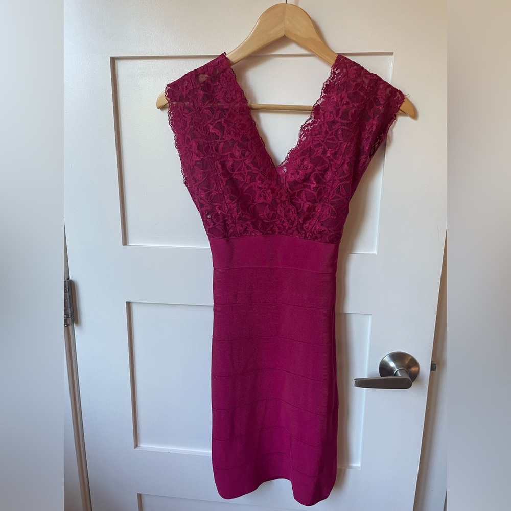 Very nice dress, excellent condition. burgundy color